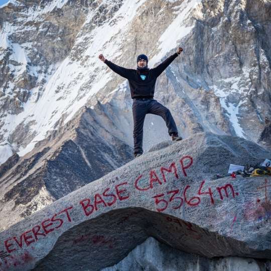 Homem no monte Everest.